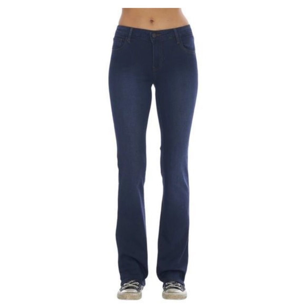 Prosperity Women's Slim Bootcut Blue Jeans. Super Stretchy and Soft. Size 32.